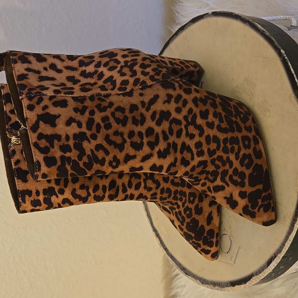 - Leppard Print Ankel Boots